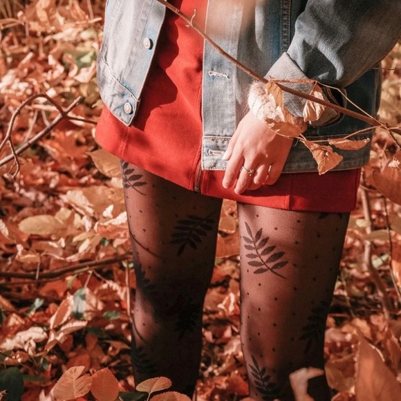 New In Package Rachel leaves and peas tights made in Italy size B. (2) - Picture 2 of 2